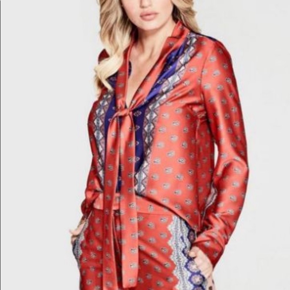 Marciano freestyle paisley top